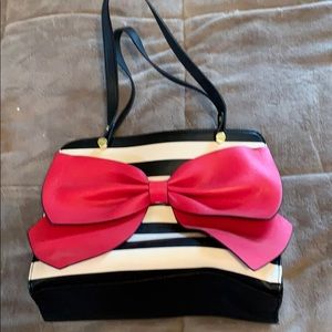 🌹🎀Betsy Johnson iconic Bow handbag🌹🎀